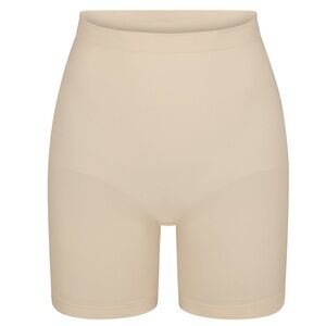 NEW Skims Seamless Sculpt Mid Thigh Short in Sand Size 3X